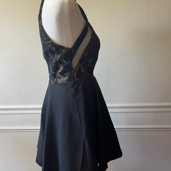 NWT TOBI FIT AND FLARE LACE DRESS SIZE SMALL - Picture 7 of 12